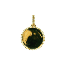Load image into Gallery viewer, Yellow Gold Pendant with Round Cabochon Onyx