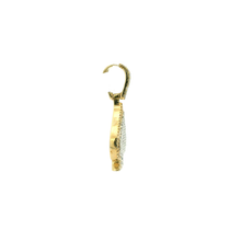 Load image into Gallery viewer, Yellow Gold Pendant with Round Brilliant Cut Diamonds