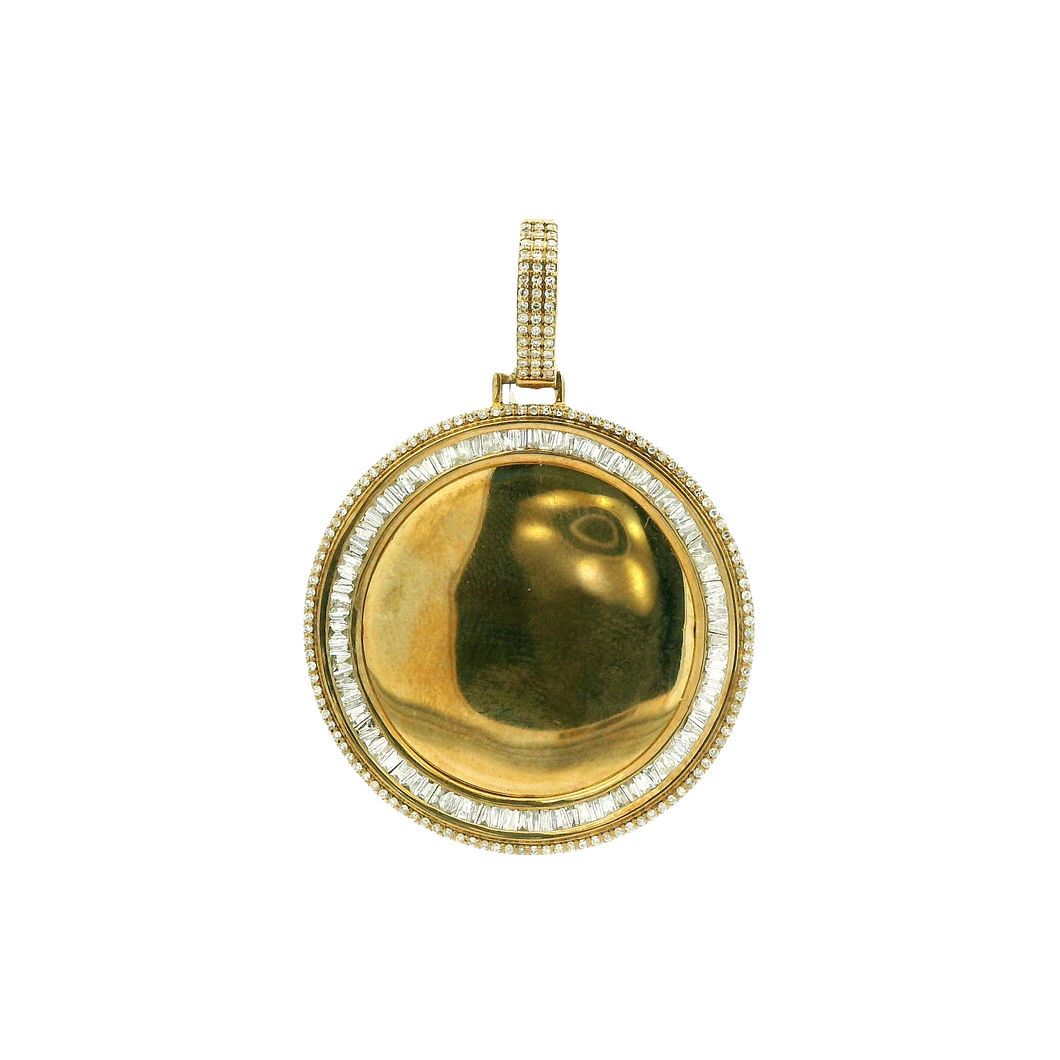 Yellow Gold Pendant with Baguette Cut Diamonds