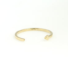 Load image into Gallery viewer, 14K Yellow Gold Arrow Band Ring 0.04 Ctw